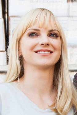 Анна Фэрис